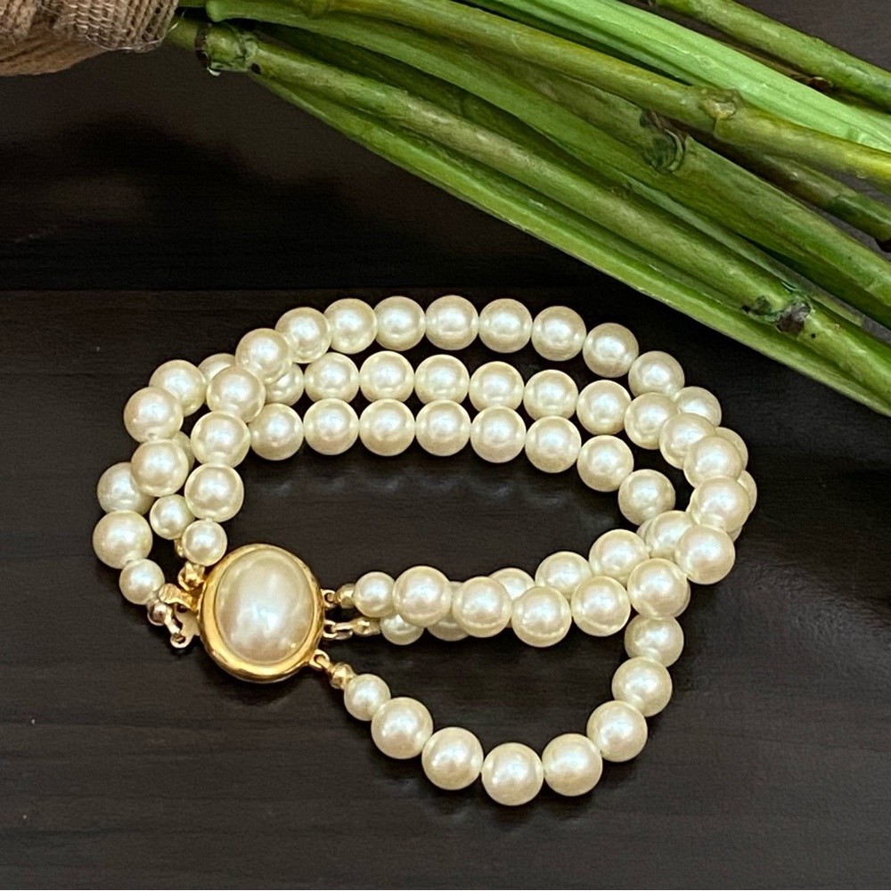 Vintage Unsigned Triple Strand Faux Pearl Bracelet